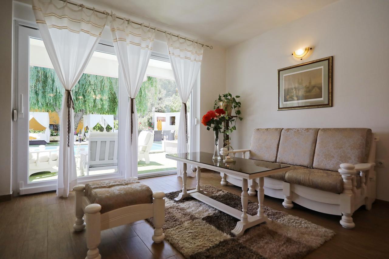 Mirakul Apartment *