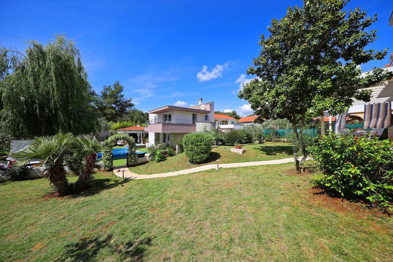 Mirakul Apartment