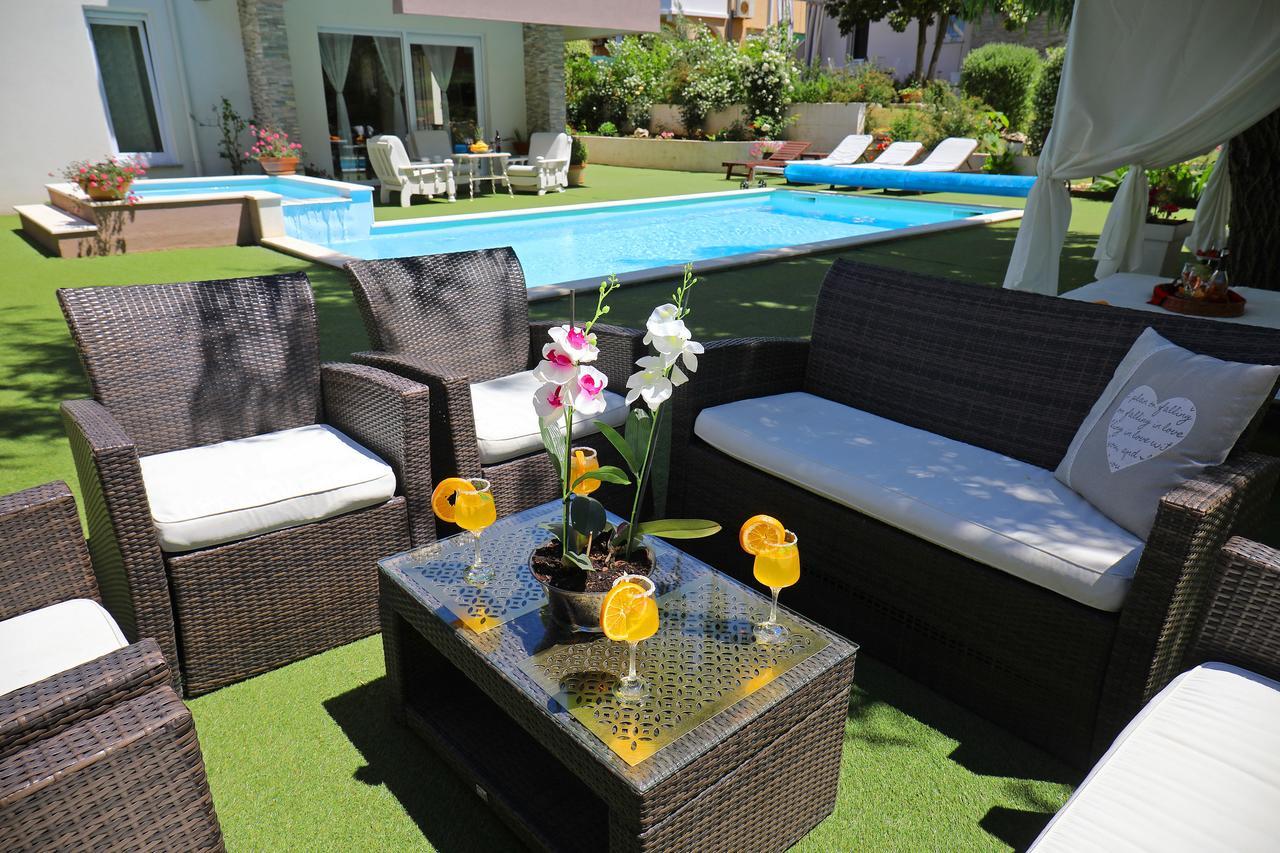 Mirakul Apartment *